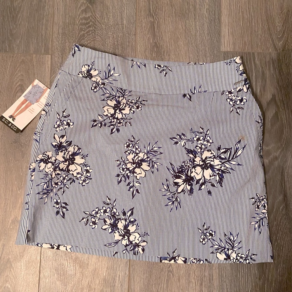 ✨NWT✨ Blue & White Striped & Floral Skirt/Skort